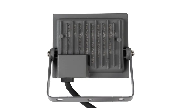 Прожектор светодиодный уличный OPPLE LED Floodlight EQ3 10W-3000-GY-GP поворотный — вид под углом с проводом