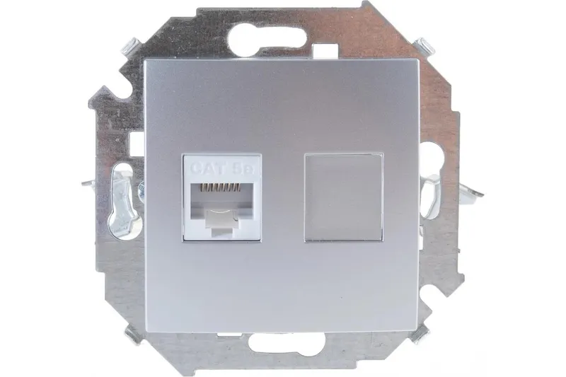 Розетка компьютерная Simon 15 RJ45, кат.5e, AMP, алюминий — вид спереди на лицевую панель
