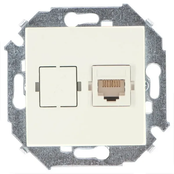 Розетка компьютерная Simon RJ45 кат.6A (АМР, FTP) слоновая кость — вид спереди на монтажную рамку
