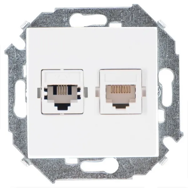 Розетка компьютерная Simon 15 + телефонная RJ11+RJ45, кат.5е, белый — вид спереди на монтажную рамку