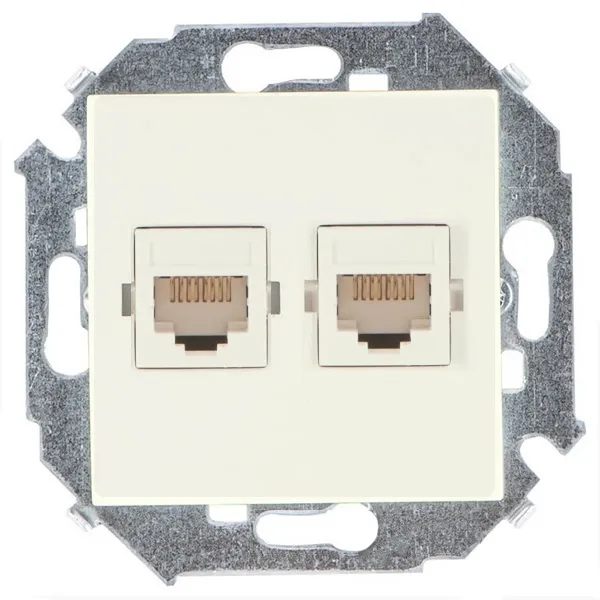 Розетка компьютерная Simon 15 RJ45, двойная, кат.5е Systimax, слоновая кость — вид спереди на монтажную рамку