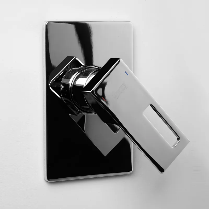 Встроенный смеситель Wasserkraft Alme 1500 для душа — вид сбоку под углом