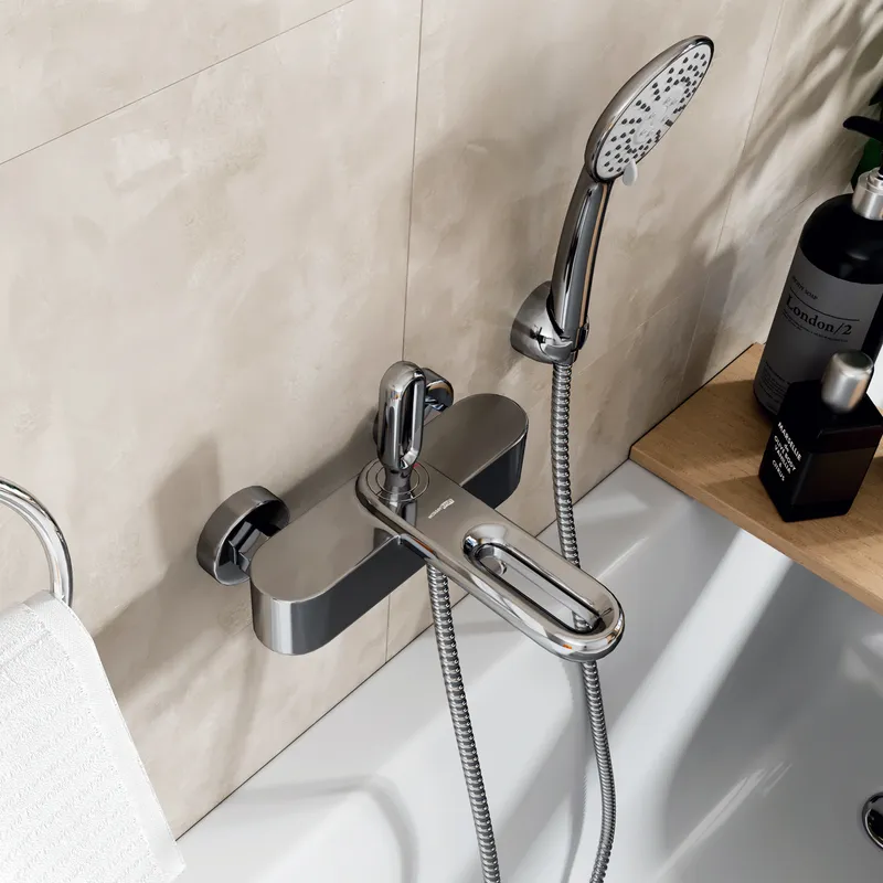 Смеситель для ванны Wasserkraft Kammel 1800 с коротким изливом — вид под углом