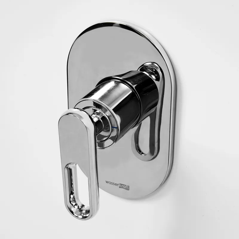Встроенный смеситель Wasserkraft Kammel 1800 для душа — вид сбоку на ручку и панель