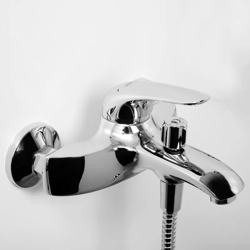 Смеситель для ванны Wasserkraft Rossel 2800 с коротким изливом — вид под углом