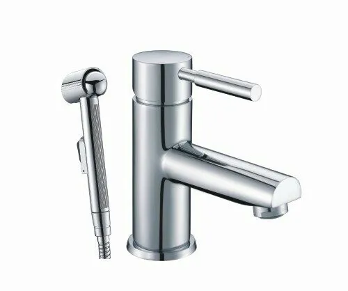 Гигиенический душ Wasserkraft Main 4100 со смесителем — смеситель и лейка под углом