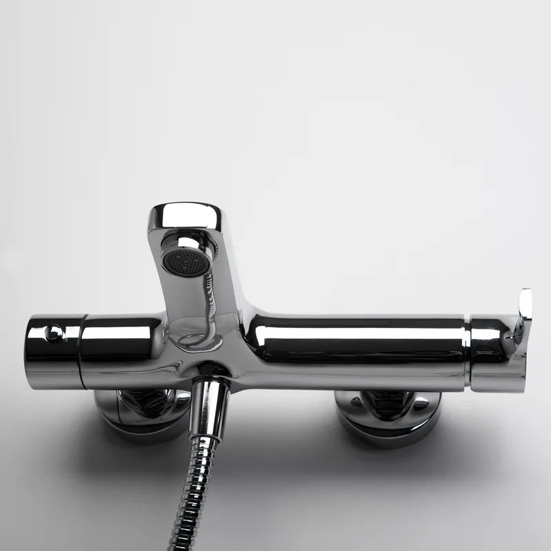 Смеситель для ванны Wasserkraft Berkel 4100 с коротким изливом — вид под углом