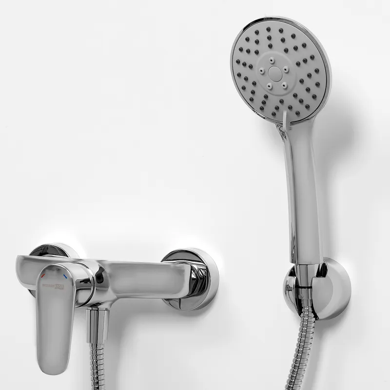 Смеситель для душа Wasserkraft Vils 5600 с лейкой и шлангом — лейка и смеситель под углом