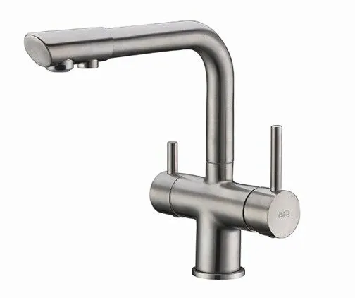 Смеситель для кухни Wasserkraft с подключением к фильтру — вид сбоку под углом
