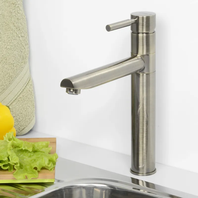 Смеситель для кухни Wasserkraft светлая бронза — вид сбоку под углом