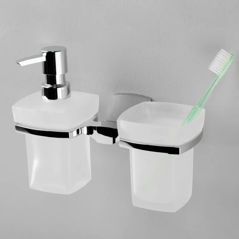 Дозатор Wasserkraft Wern K-2500 для жидкого мыла, со стаканом — вид под углом