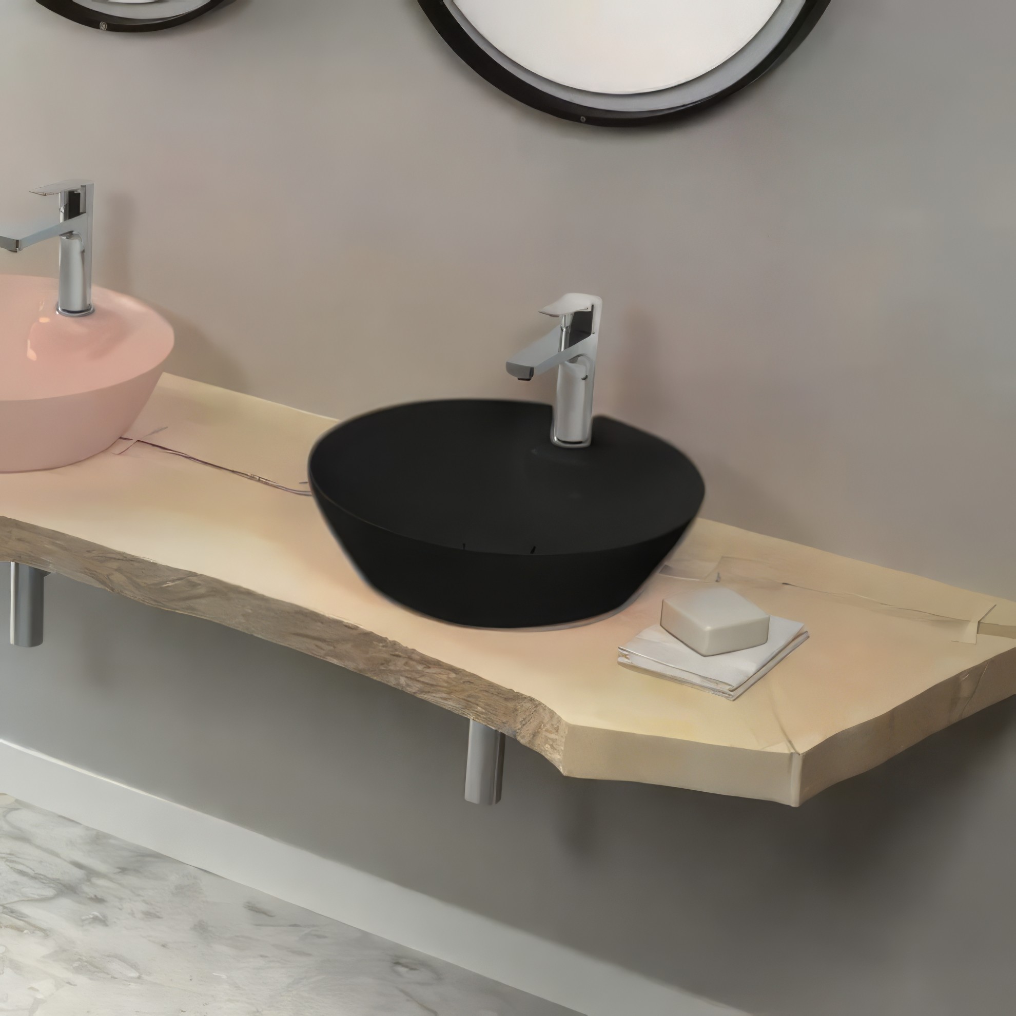 Раковина накладная Isvea SistemaY Soft 45 см, черный — на деревянной столешнице у серой стены
