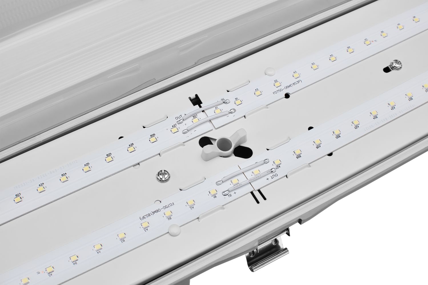 Светильник светодиодный OPPLE LED Waterproof-E3 L1200-46W-4000-FR-GP линейный — вид на внутренние платы с диодами