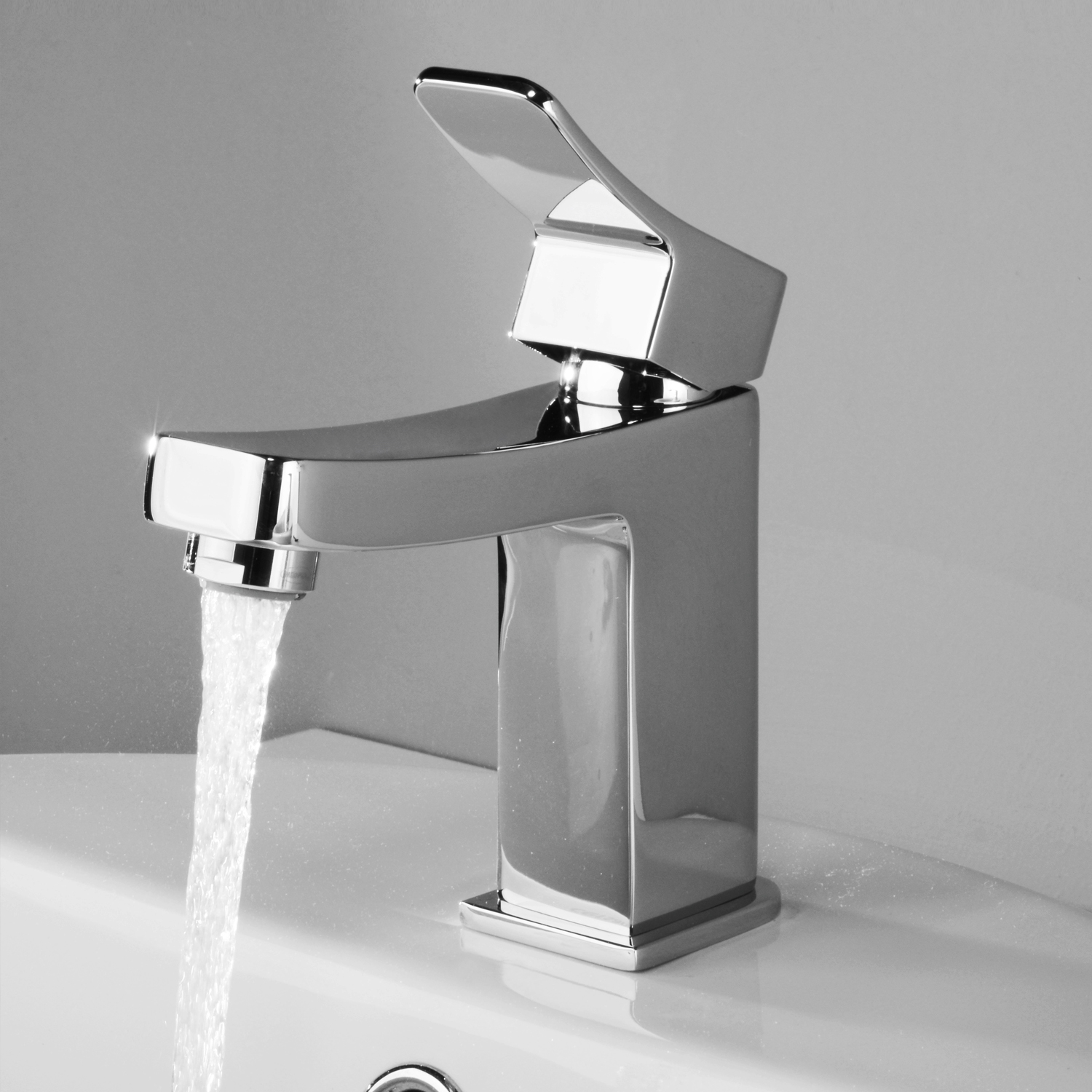 Смеситель для раковины Wasserkraft Aller 1060 — вид сбоку с работающей водой