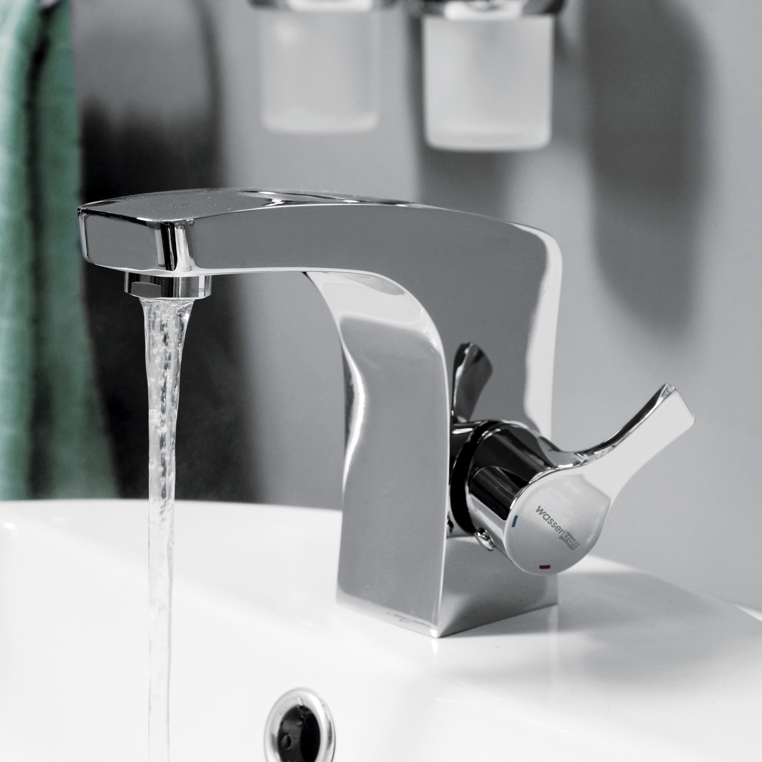 Смеситель для раковины Wasserkraft Berkel 4800 — хромированный кран на белой раковине