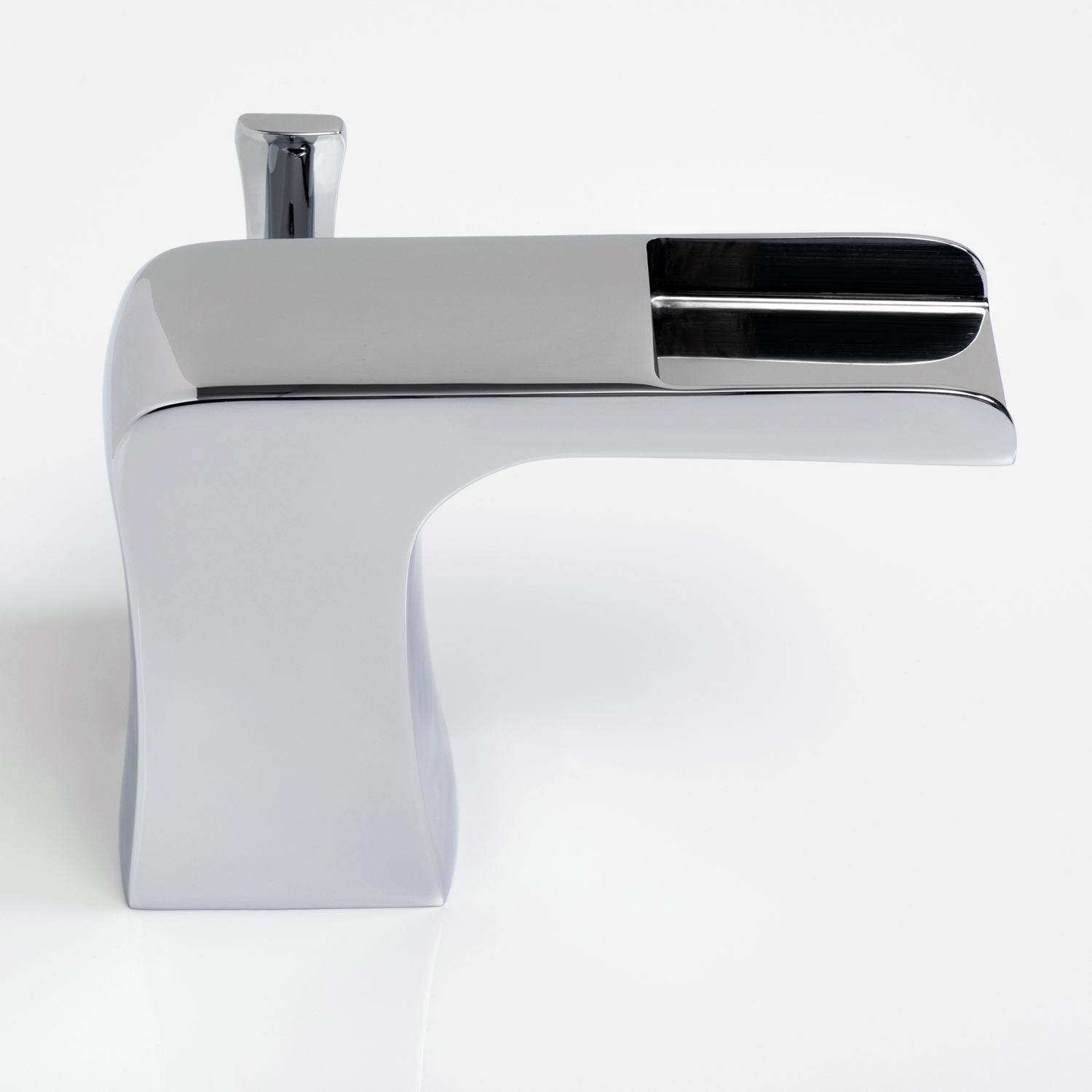 Смеситель Wasserkraft Berkel 4800 каскадный — вид сбоку под углом-1