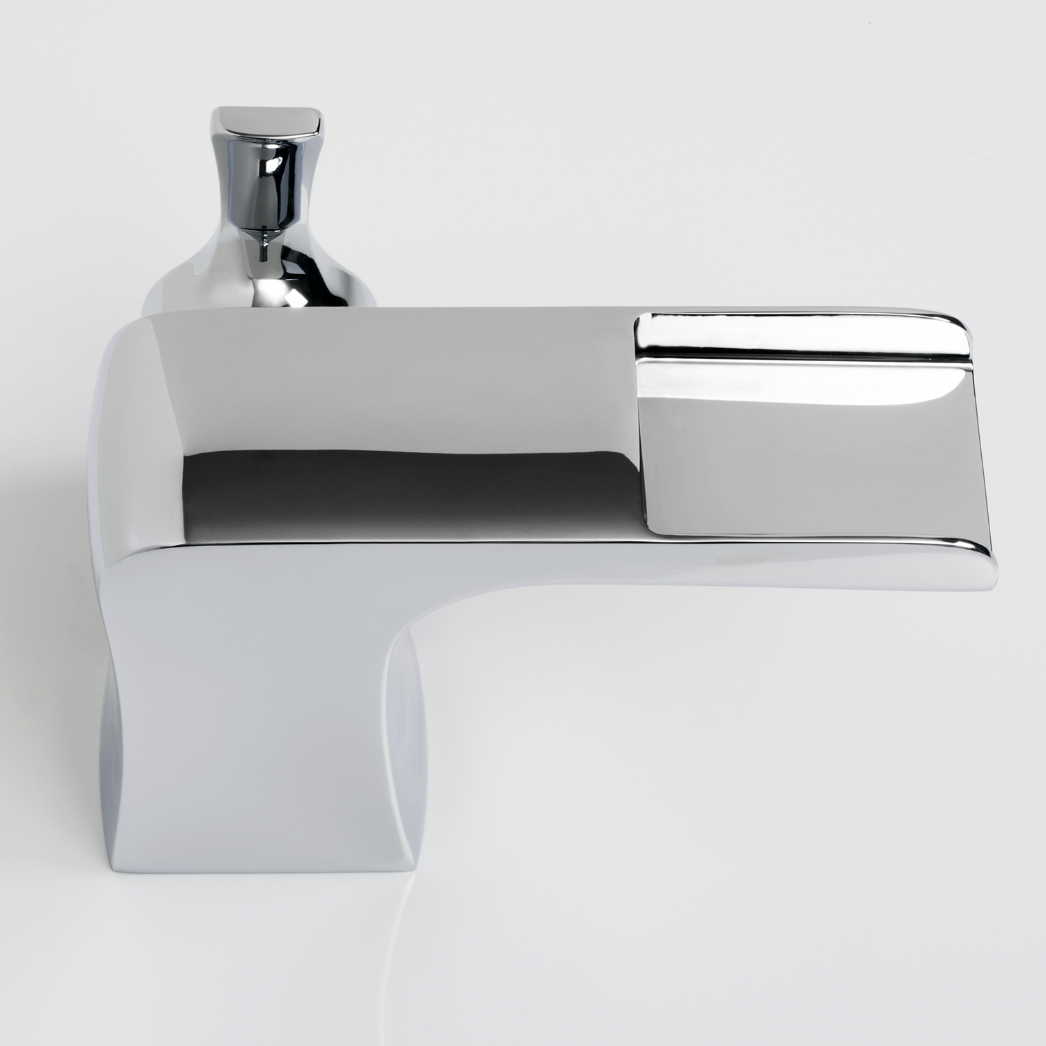 Смеситель Wasserkraft Berkel 4800 каскадный — вид сбоку под углом-2