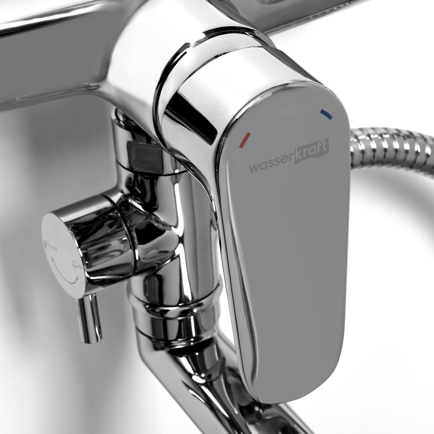 Смеситель Wasserkraft Vils 5600 с длинным изливом + лейка — вид на рычаг крупным планом