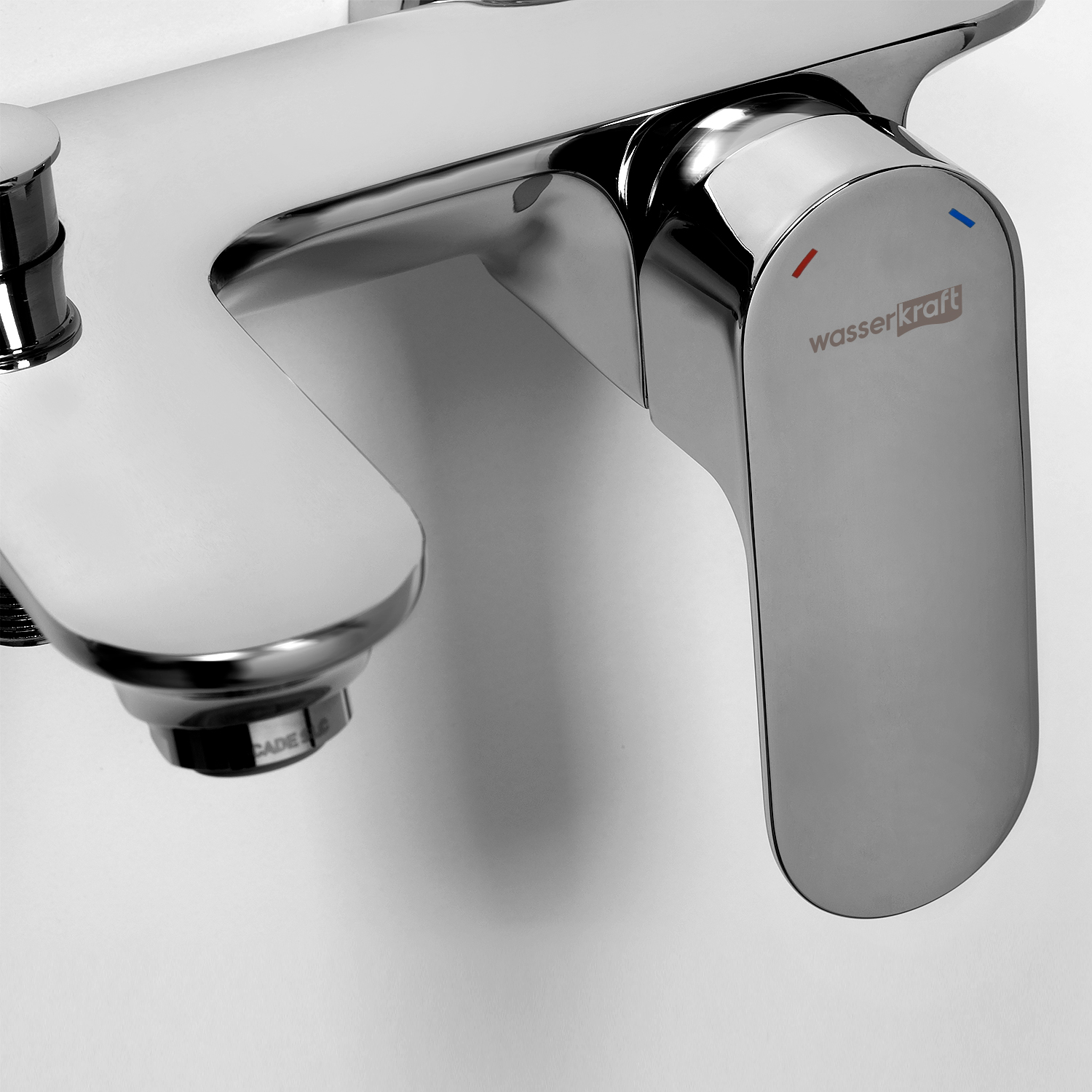 Смеситель для ванны Wasserkraft Dinkel 5800 с коротким изливом — ручка крупным планом